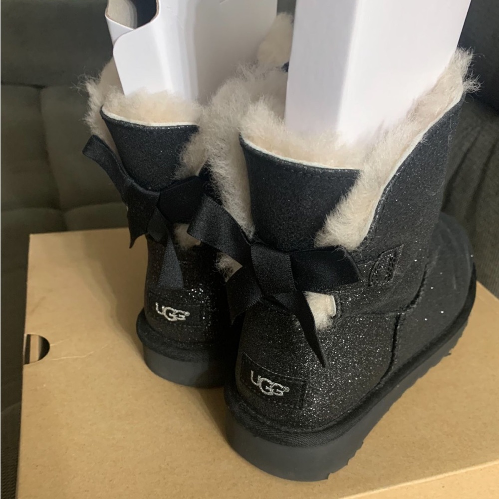 Mini Bailey Bow Sparkle Ugg Boots Size 9